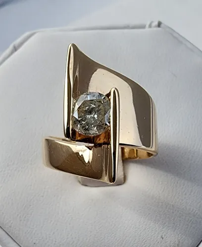Gold Diamond Ring 14Kt