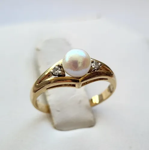 Gold Pearl Diamond Ring 14Kt