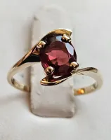 Gold Garnet Ring 10Kt
