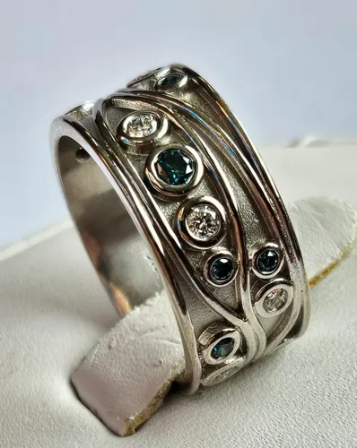 Gold Diamond Ring 14Kt