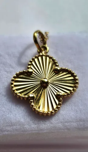 Gold Shamrock Necklace 18Kt