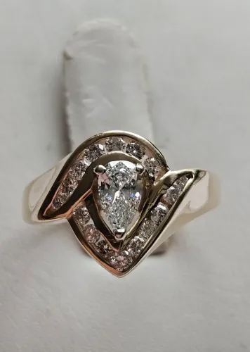 Gold Diamond Ring 14Kt